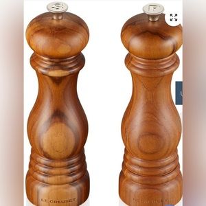 LE CREUSET Salt & Pepper Mill Set! Rare Teak Wood!! NWT!!